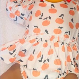 Mono de manga larga con su diadema